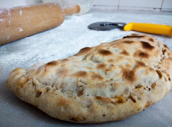 calzone, pizza, food-1681229.jpg